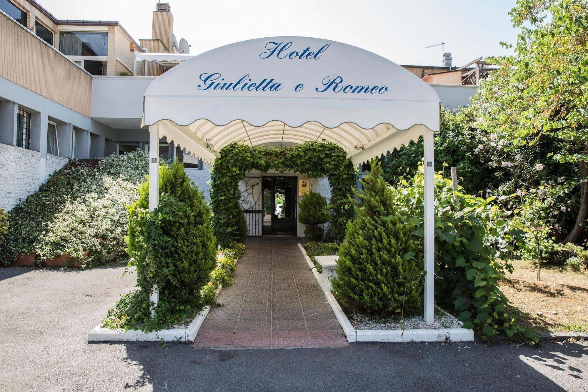 Hotel Giulietta E Romeo Casal Palocco Eksteriør billede