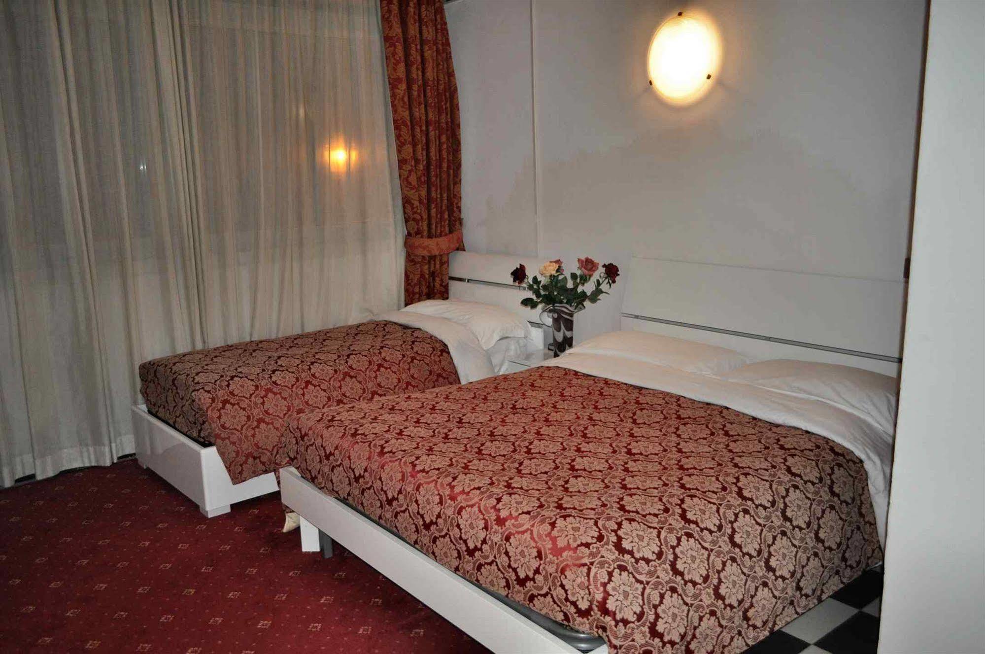 Hotel Giulietta E Romeo Casal Palocco Eksteriør billede