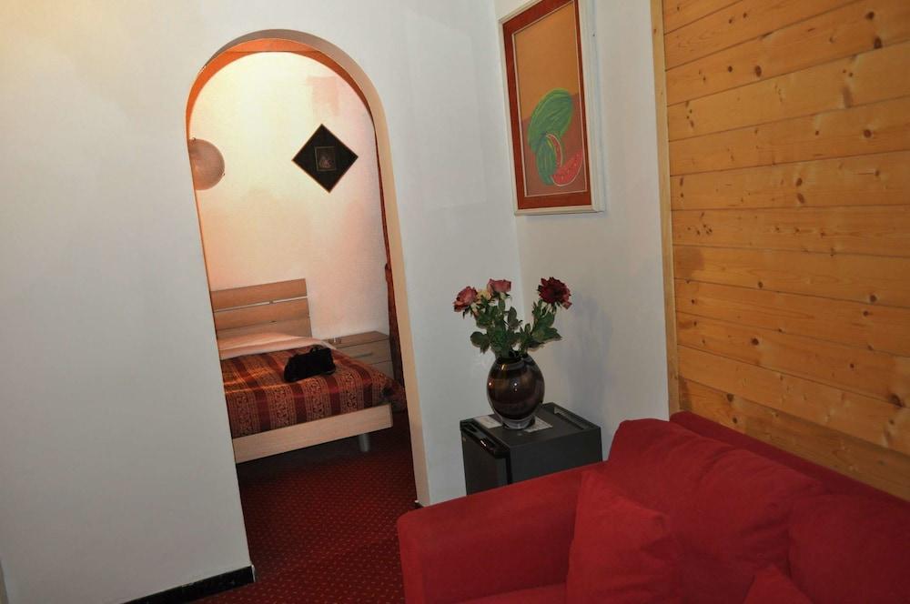 Hotel Giulietta E Romeo Casal Palocco Eksteriør billede